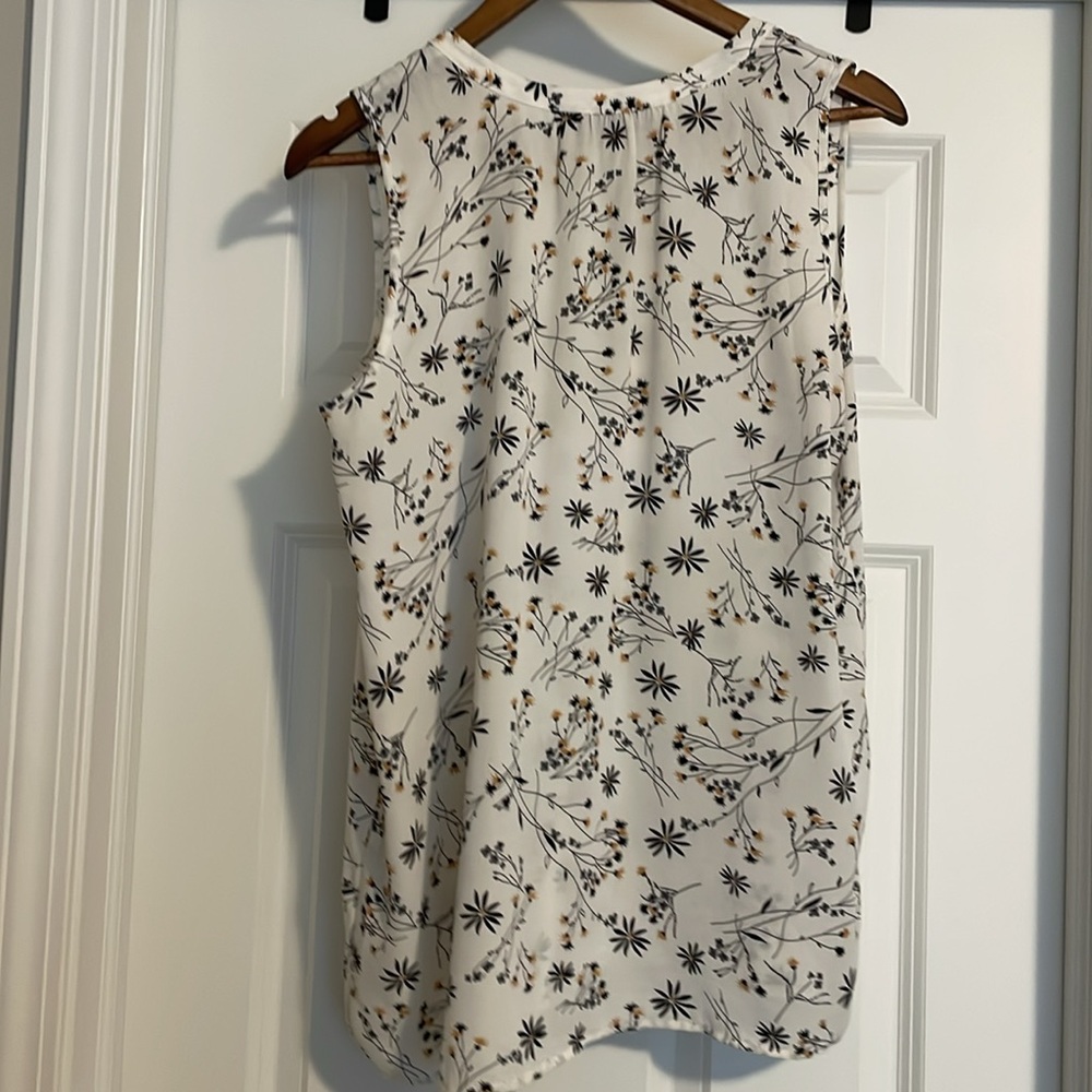 Loft (M) sleeveless white top w/black, gray and yellow flowers - Picture 6 of 6